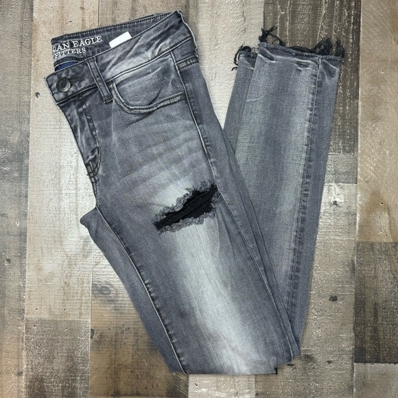 American Eagle Distressed Super Low Jeggings size 6 - Picture 12 of 12